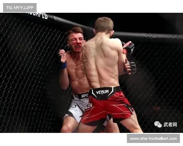 奥罗拜首回合木村锁降服穆萨耶夫 UFC轻量级新星崛起展现强大潜力 奥罗拜首回合木村锁降服穆萨耶夫 UFC轻量级新星崛起展现强大潜力