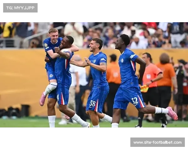 切尔西球迷远征军登陆纽约 蓝旗飘扬大都会掀起激情狂潮 切尔西球迷远征军登陆纽约 蓝旗飘扬大都会掀起激情狂潮